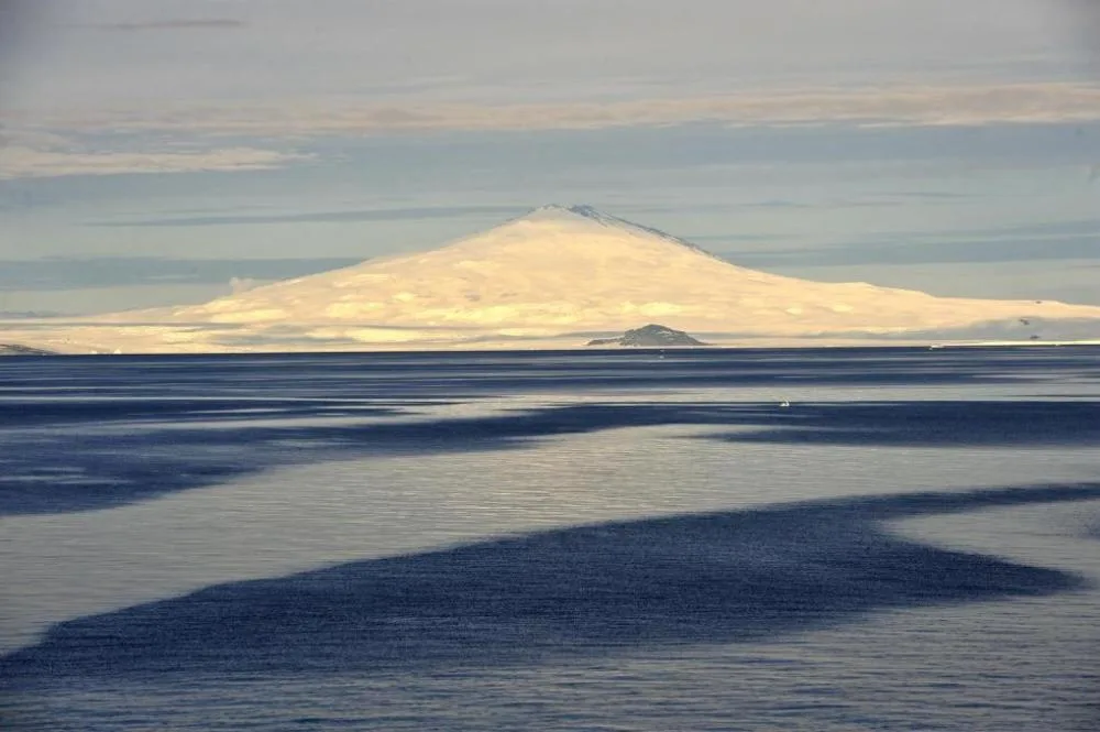 我国科学家建立首份南极“冰下火山”的“身份档案”