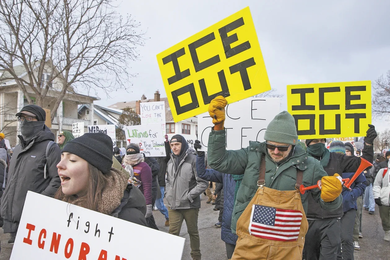 驱逐移民引发反思，暴力执法遭到质疑，“古德之死”引爆全美上千场抗议